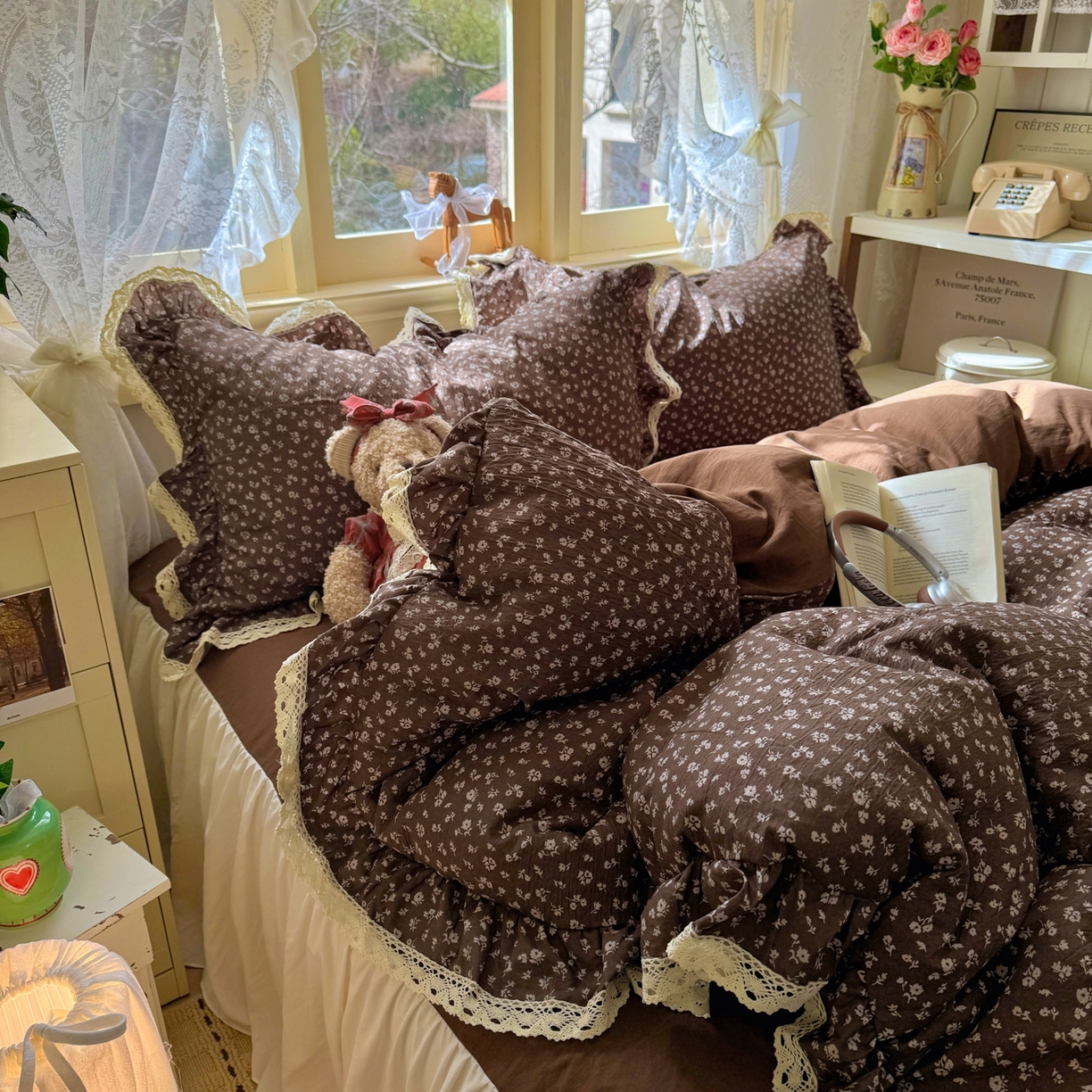 91家纺网 家纺一手货源 找家纺 阿曼达 2026新款印花复古小碎花镂空蕾丝花边款四件套 复古小蕾丝-木绵笺.咖