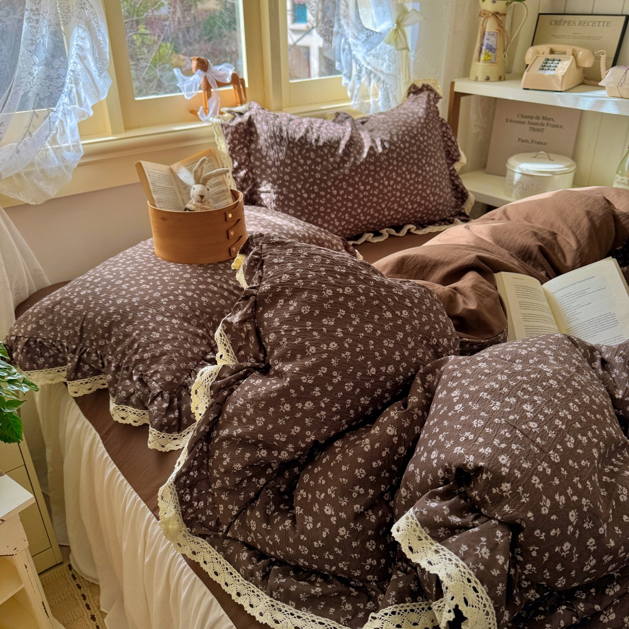 91家纺网 家纺一手货源 找家纺 阿曼达 2026新款印花复古小碎花镂空蕾丝花边款四件套 复古小蕾丝-木绵笺.咖