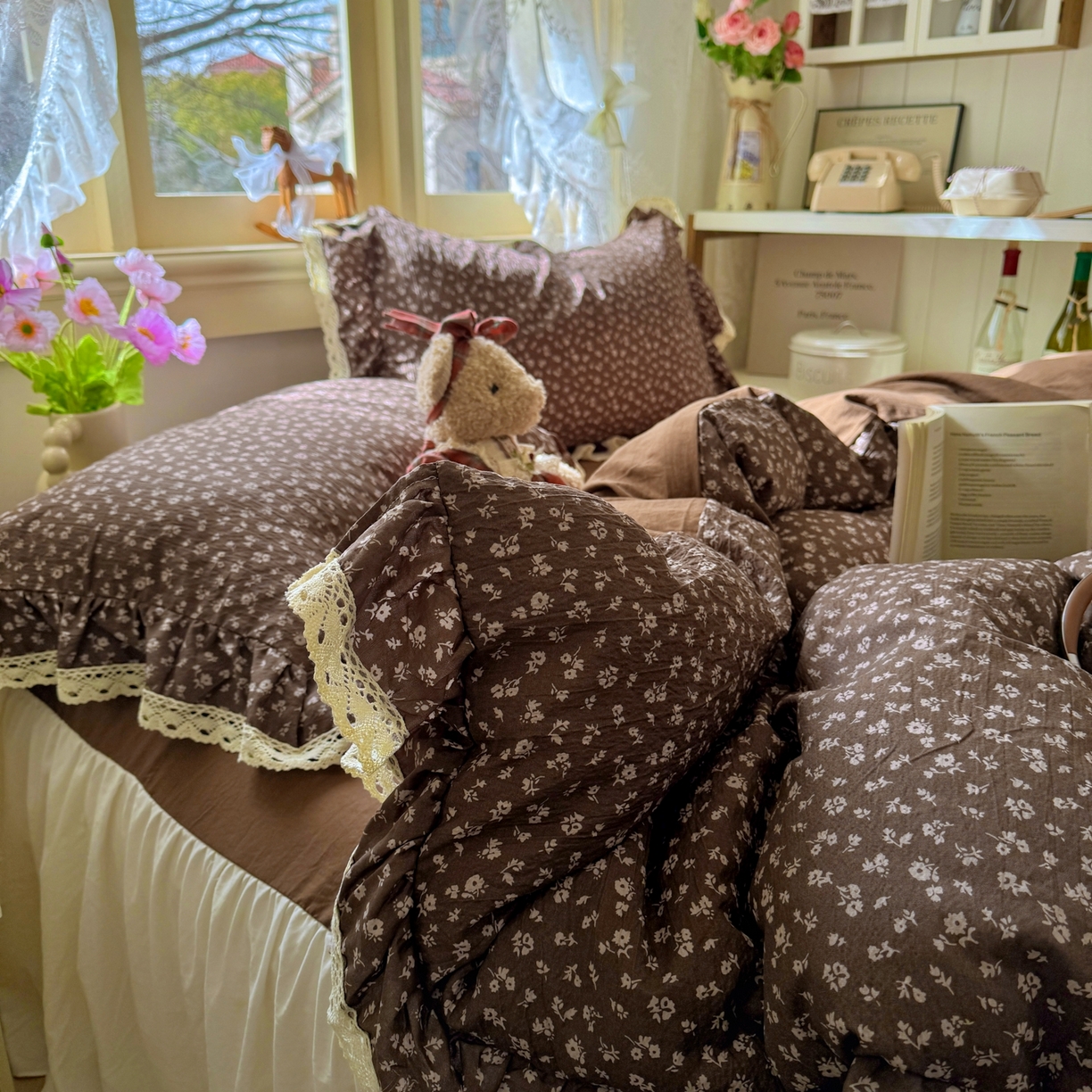 91家纺网 家纺一手货源 找家纺 阿曼达 2026新款印花复古小碎花镂空蕾丝花边款四件套 复古小蕾丝-木绵笺.咖