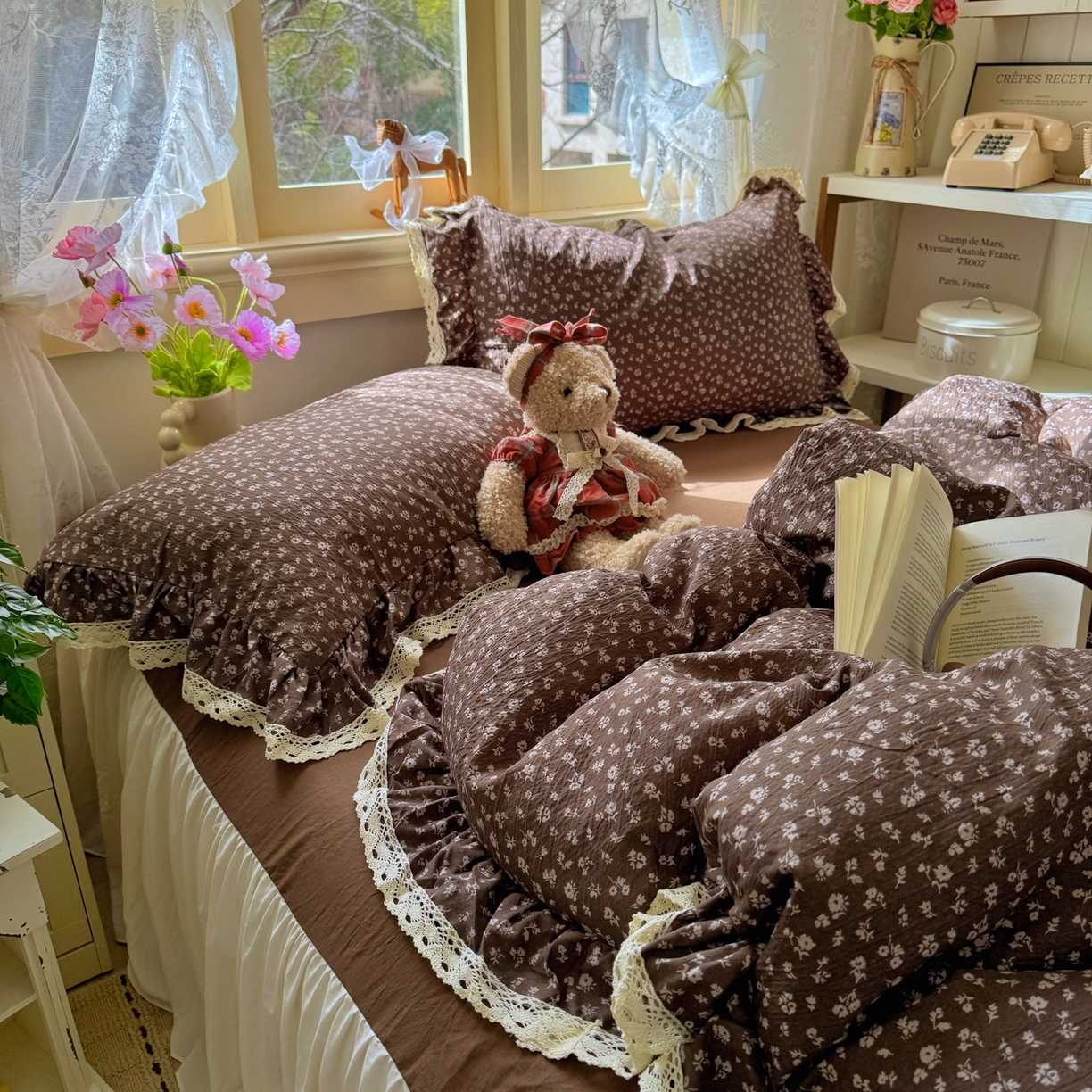 91家纺网 家纺一手货源 找家纺 阿曼达 2026新款印花复古小碎花镂空蕾丝花边款四件套 复古小蕾丝-木绵笺.咖