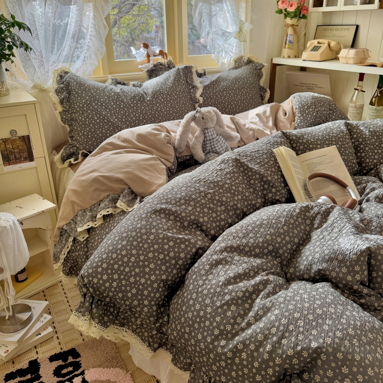 91家纺网 家纺一手货源 找家纺 阿曼达 2026新款印花复古小碎花镂空蕾丝花边款四件套 复古小蕾丝-浅花.灰