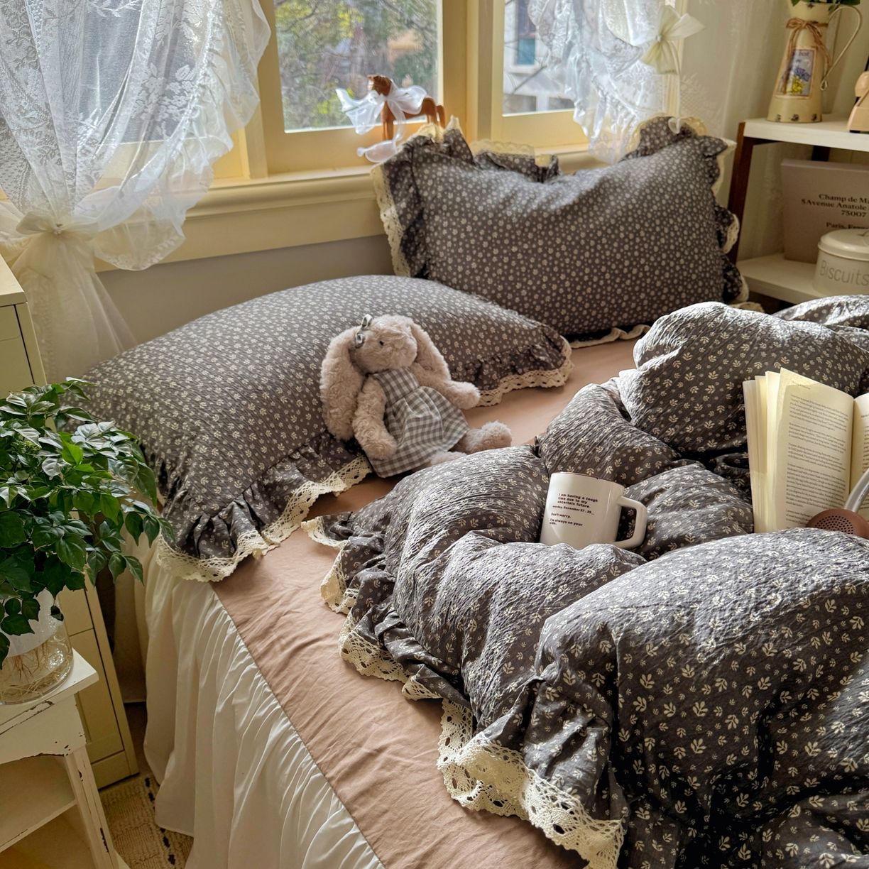 91家纺网 家纺一手货源 找家纺 阿曼达 2026新款印花复古小碎花镂空蕾丝花边款四件套 复古小蕾丝-浅花.灰