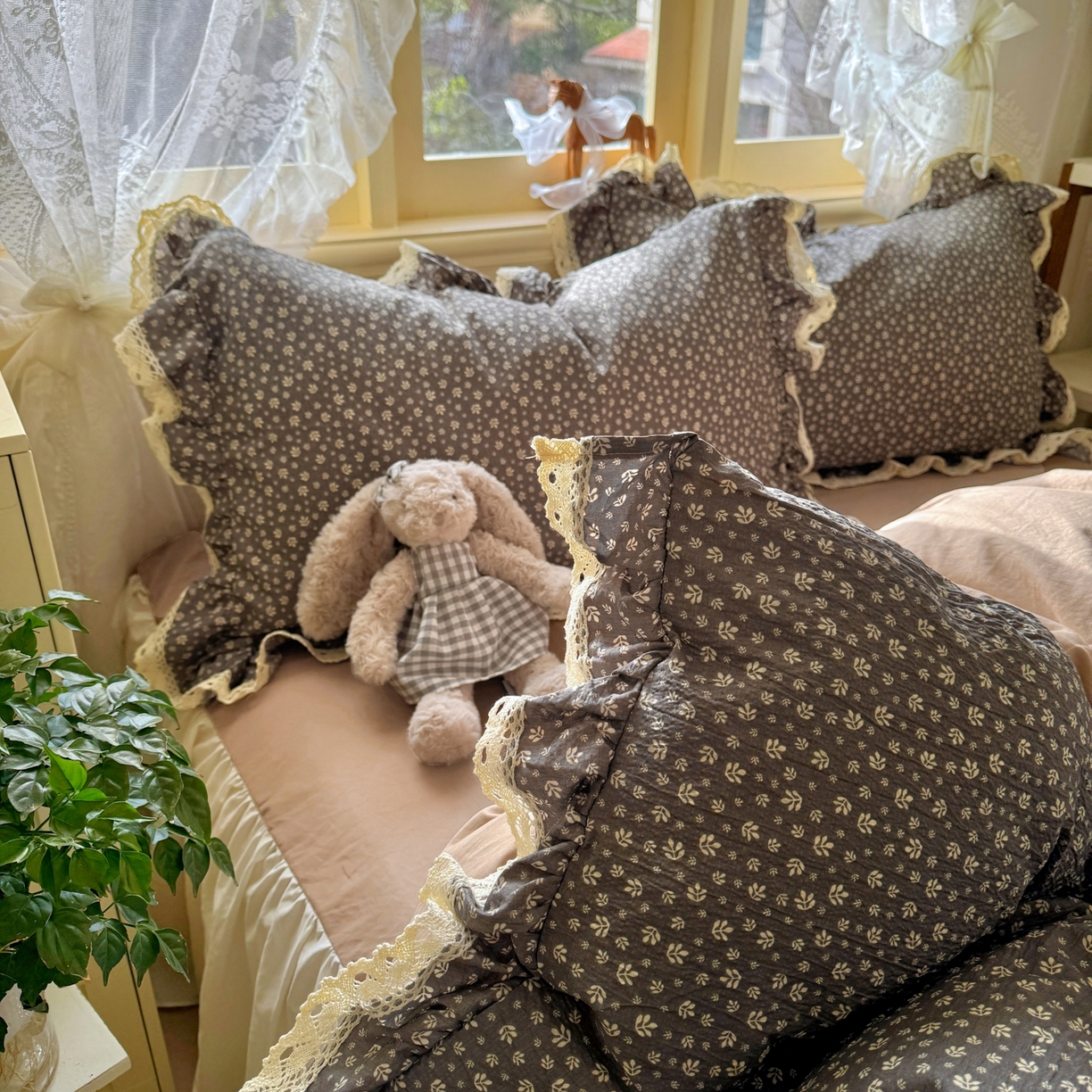 91家纺网 家纺一手货源 找家纺 阿曼达 2026新款印花复古小碎花镂空蕾丝花边款四件套 复古小蕾丝-浅花.灰