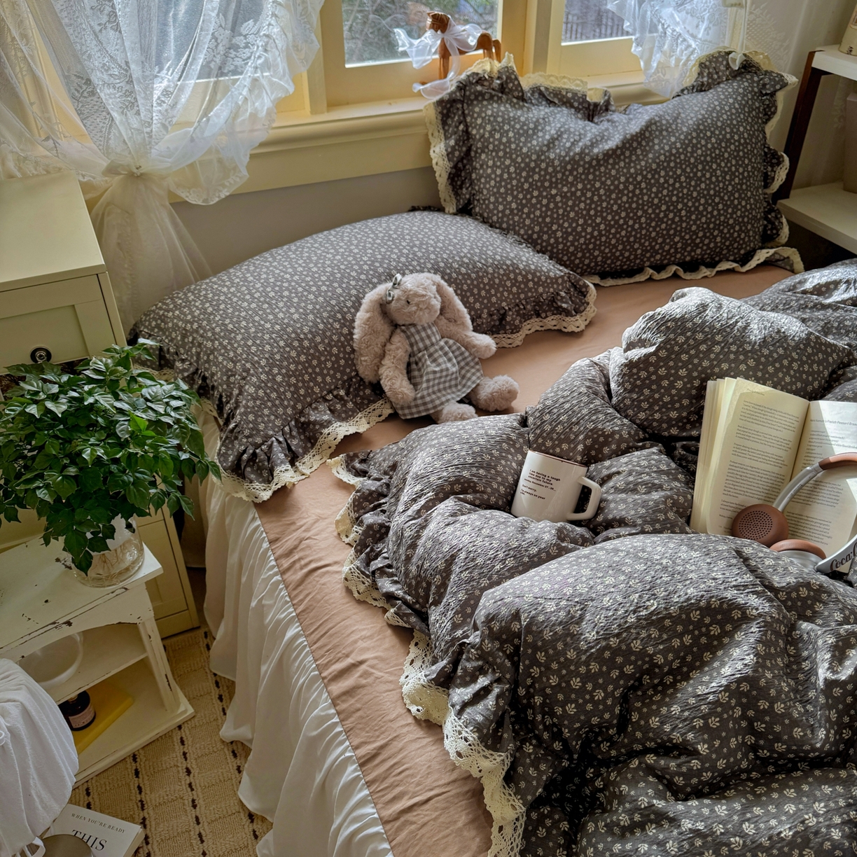 91家纺网 家纺一手货源 找家纺 阿曼达 2026新款印花复古小碎花镂空蕾丝花边款四件套 复古小蕾丝-浅花.灰