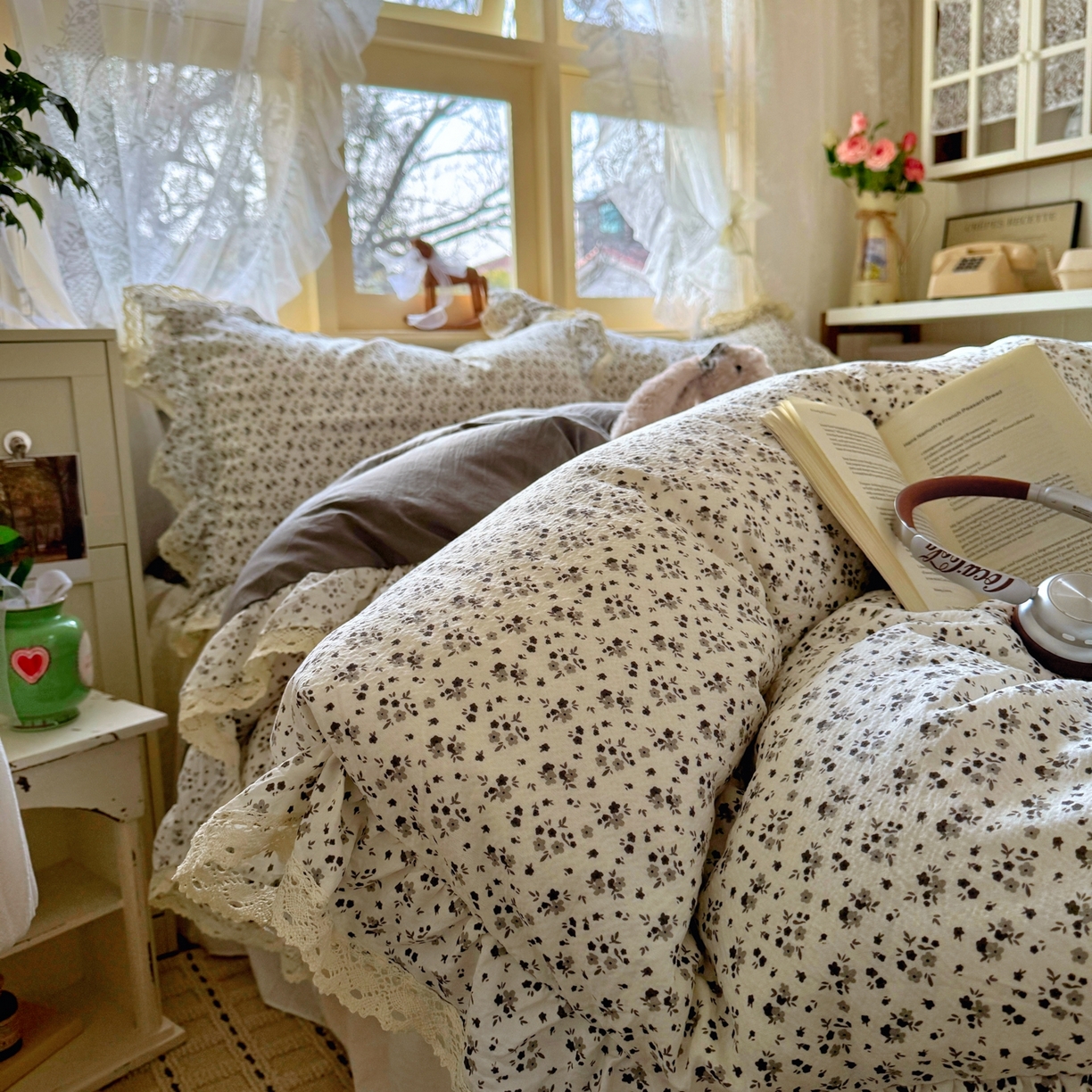 91家纺网 家纺一手货源 找家纺 阿曼达 2026新款印花复古小碎花镂空蕾丝花边款四件套 复古小蕾丝-松月间.米