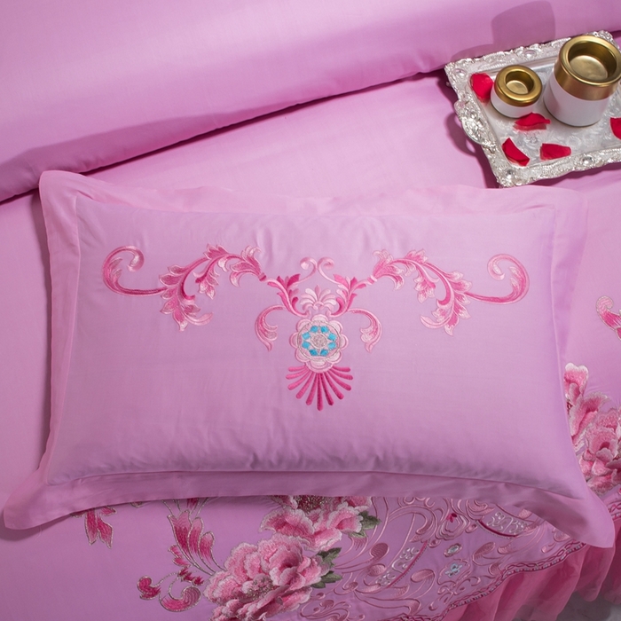 91家纺网 家纺一手货源 找家纺 慕她家纺 慕她畅销款全棉纯棉婚庆四件套大红色刺绣结婚床上用品 花蔓喜多 粉色