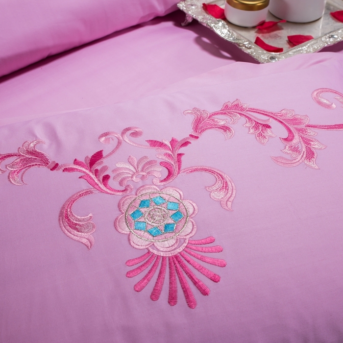 91家纺网 家纺一手货源 找家纺 慕她家纺 慕她畅销款全棉纯棉婚庆四件套大红色刺绣结婚床上用品 花蔓喜多 粉色