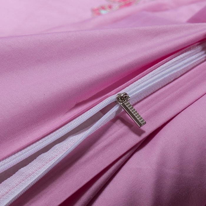 91家纺网 家纺一手货源 找家纺 慕她家纺 慕她畅销款全棉纯棉婚庆四件套大红色刺绣结婚床上用品 花蔓喜多 粉色