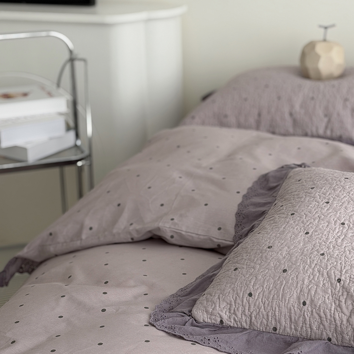 91家纺网 家纺一手货源 找家纺 佰织鑫家居 2026新款全棉法式砂洗棉花床盖款被套四件套紫波点