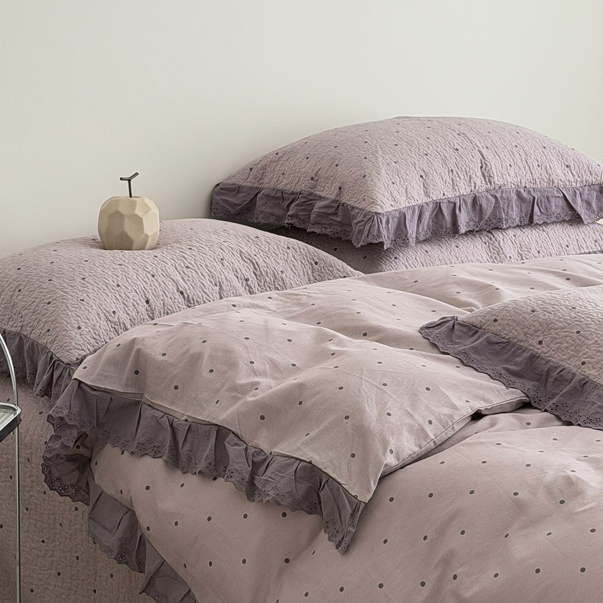 91家纺网 家纺一手货源 找家纺 佰织鑫家居 2026新款全棉法式砂洗棉花床盖款被套四件套紫波点