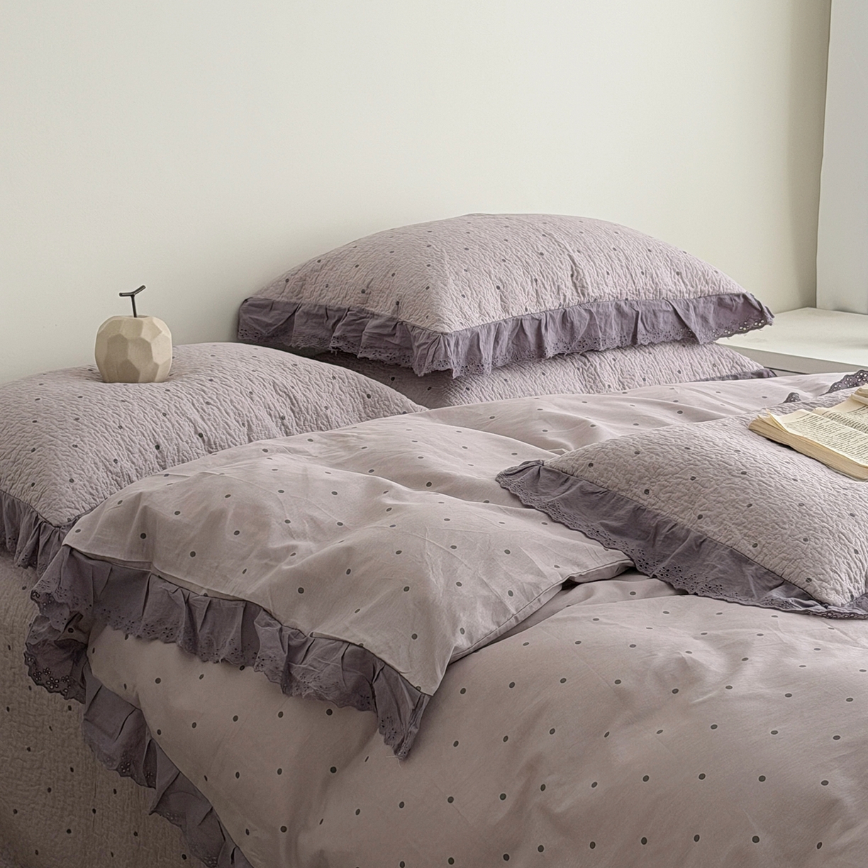 91家纺网 家纺一手货源 找家纺 佰织鑫家居 2026新款全棉法式砂洗棉花床盖款被套四件套紫波点