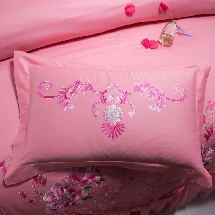 91家纺网 家纺一手货源 找家纺 慕她家纺 慕她畅销款全棉纯棉婚庆四件套大红色刺绣结婚床上用品 花蔓喜多 玉色