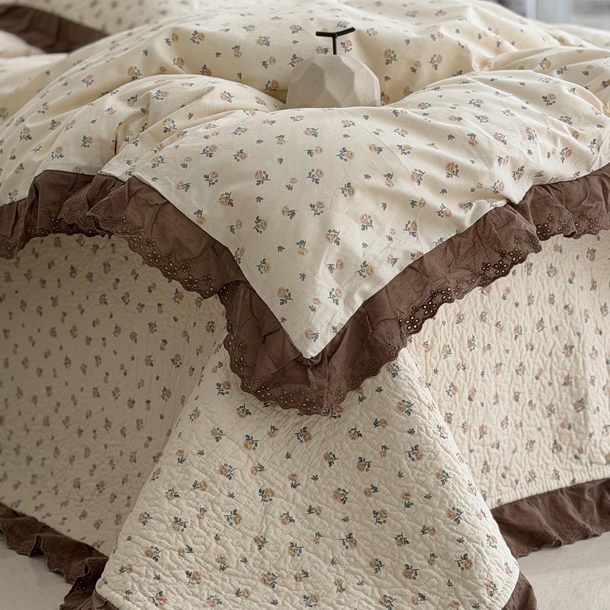 91家纺网 家纺一手货源 找家纺 佰织鑫家居 2026新款全棉法式砂洗棉花床盖款被套四件套艾莎