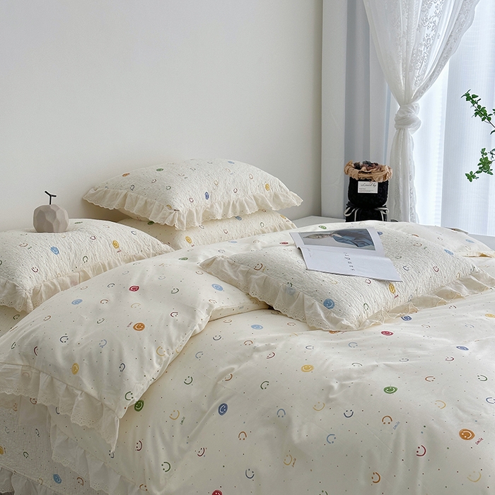 91家纺网 家纺一手货源 找家纺 佰织鑫家居 2026新款全棉法式砂洗棉花床盖款被套四件套 笑脸