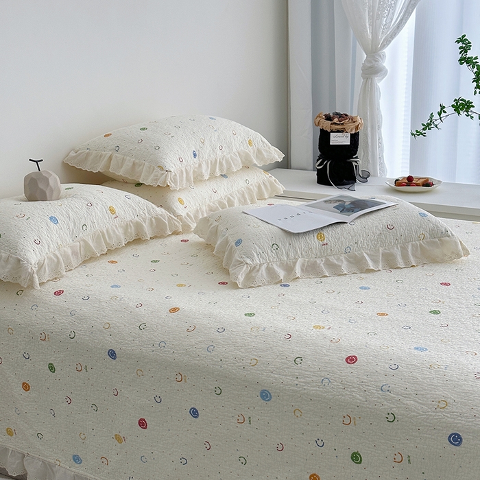 91家纺网 家纺一手货源 找家纺 佰织鑫家居 2026新款全棉法式砂洗棉花床盖款被套四件套 笑脸