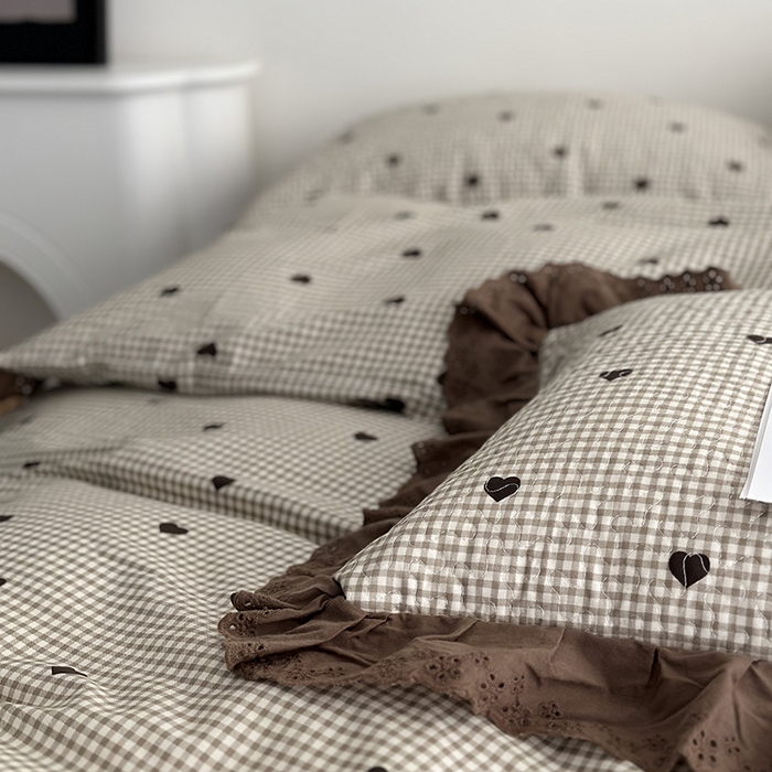 91家纺网 家纺一手货源 找家纺 佰织鑫家居 2026新款全棉法式砂洗棉花床盖款被套四件套 甜心格