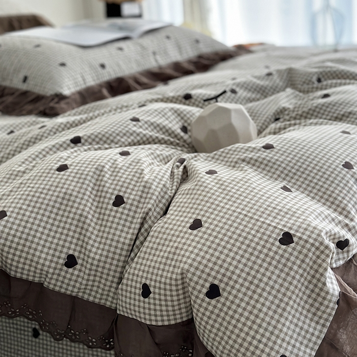 91家纺网 家纺一手货源 找家纺 佰织鑫家居 2026新款全棉法式砂洗棉花床盖款被套四件套 甜心格