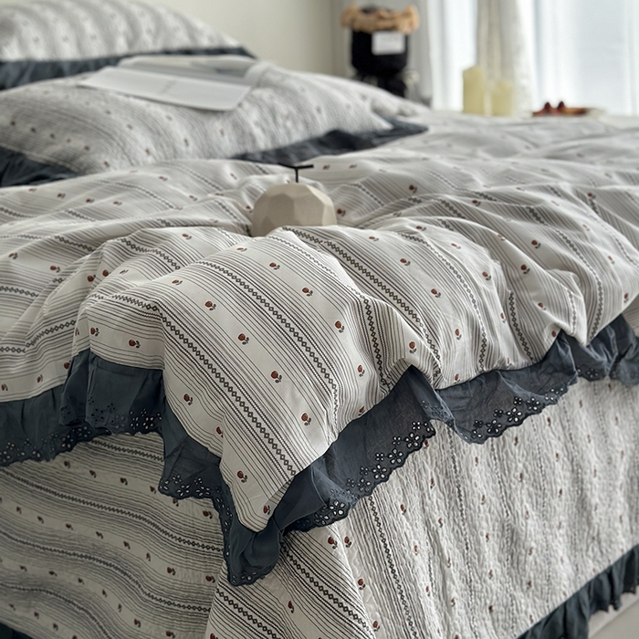 91家纺网 家纺一手货源 找家纺 佰织鑫家居 2026新款全棉法式砂洗棉花床盖款被套四件套 伦敦雾灰