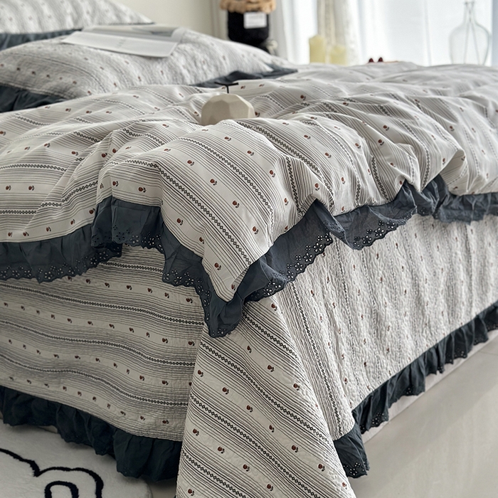 91家纺网 家纺一手货源 找家纺 佰织鑫家居 2026新款全棉法式砂洗棉花床盖款被套四件套 伦敦雾灰