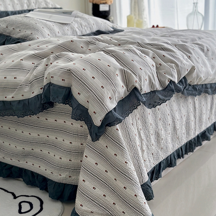 91家纺网 家纺一手货源 找家纺 佰织鑫家居 2026新款全棉法式砂洗棉花床盖款被套四件套 伦敦雾灰