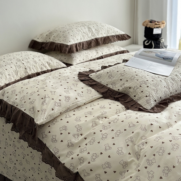 91家纺网 家纺一手货源 找家纺 佰织鑫家居 2026新款全棉法式砂洗棉花床盖款被套四件套 贝贝熊