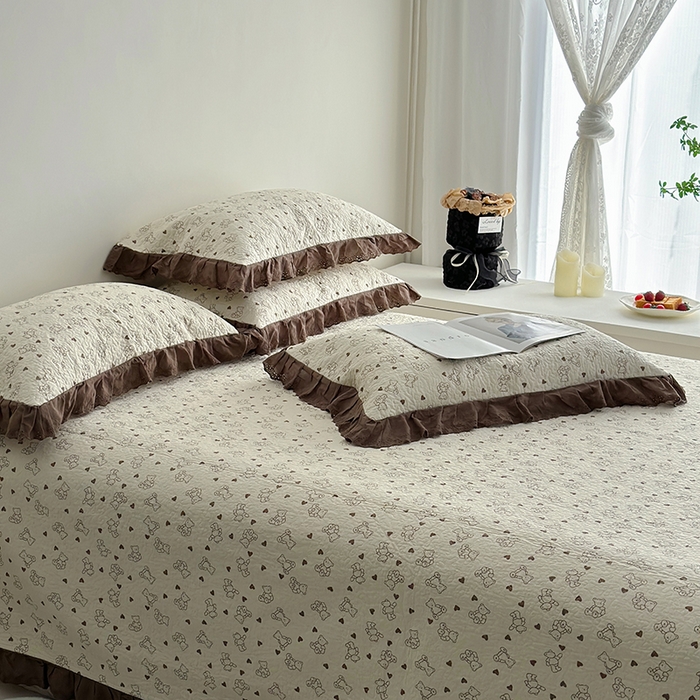 91家纺网 家纺一手货源 找家纺 佰织鑫家居 2026新款全棉法式砂洗棉花床盖款被套四件套 贝贝熊