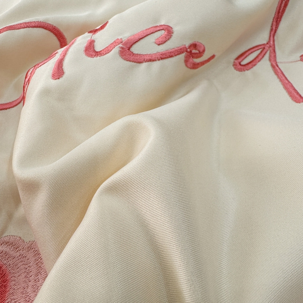 91家纺网 家纺一手货源 找家纺 （总）欢乐季 2026新款A类水洗冰丝满版刺绣夏被夏凉被空调被四件套