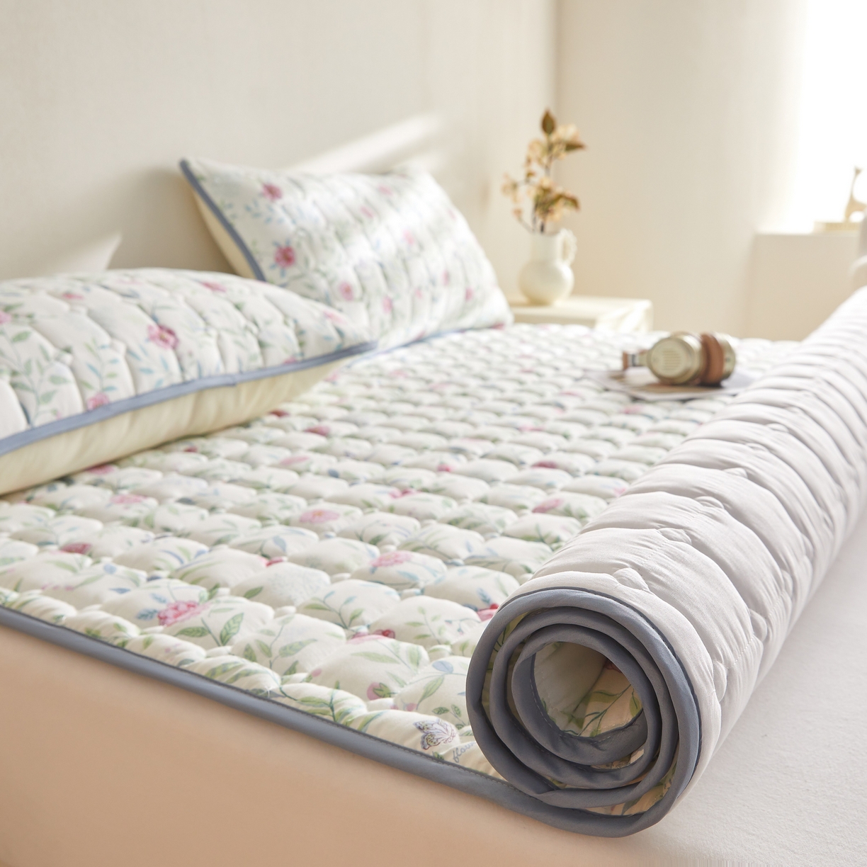 91家纺网 家纺一手货源 找家纺 小桃姐家纺 2026新款四季夹棉防水床护垫 隔脏床垫姨妈垫儿童隔尿垫夹棉枕套 春日来信