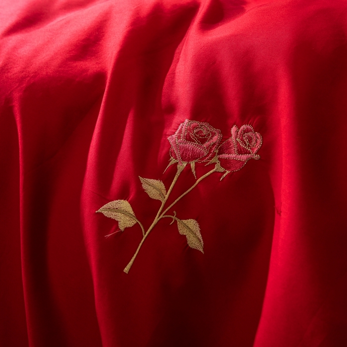 91家纺网 家纺一手货源 找家纺 慕她家纺 慕她畅销款全棉纯棉婚庆四件套大红色刺绣结婚床上用品 玫瑰蜜语