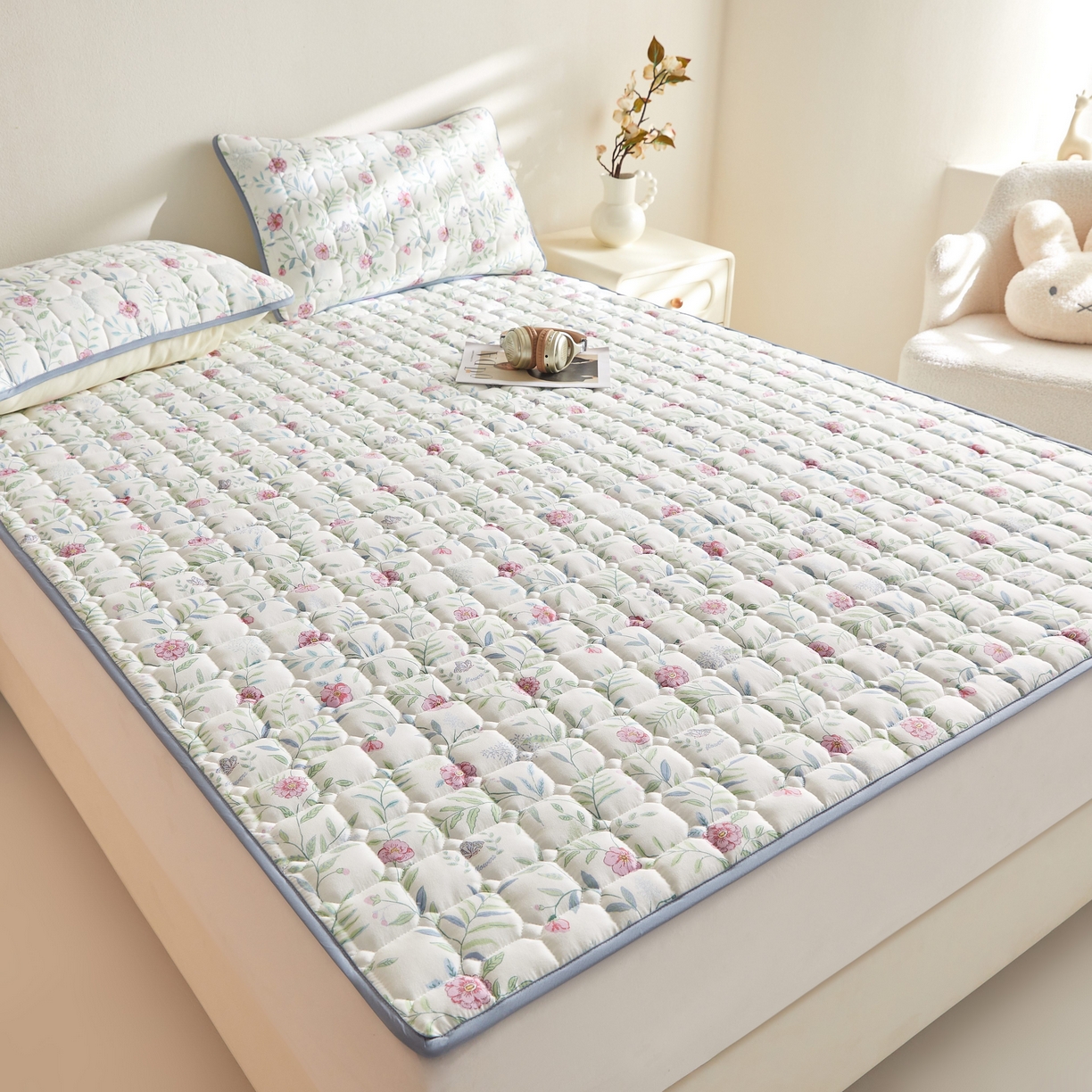 91家纺网 家纺一手货源 找家纺 小桃姐家纺 2026新款四季夹棉防水床护垫 隔脏床垫姨妈垫儿童隔尿垫夹棉枕套 春日来信