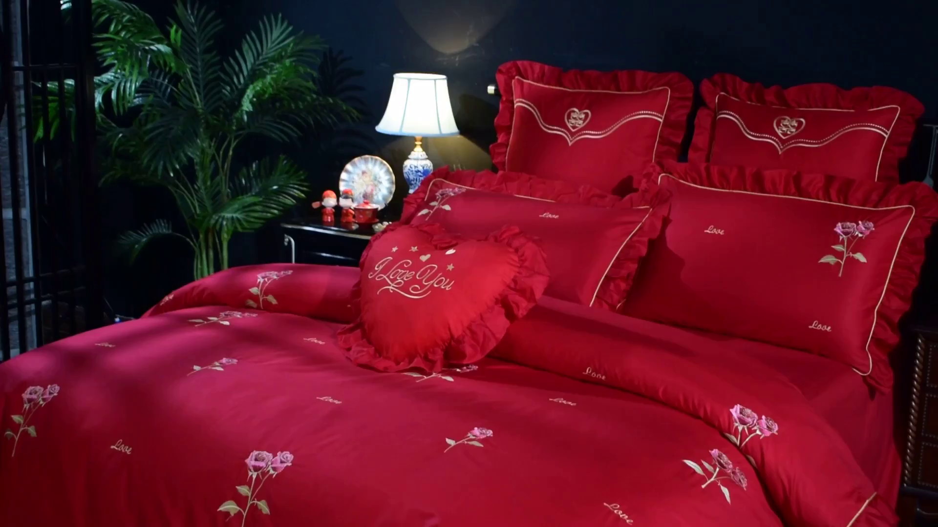 91家纺网 家纺一手货源 找家纺 慕她家纺 慕她畅销款全棉纯棉婚庆四件套大红色刺绣结婚床上用品 玫瑰蜜语