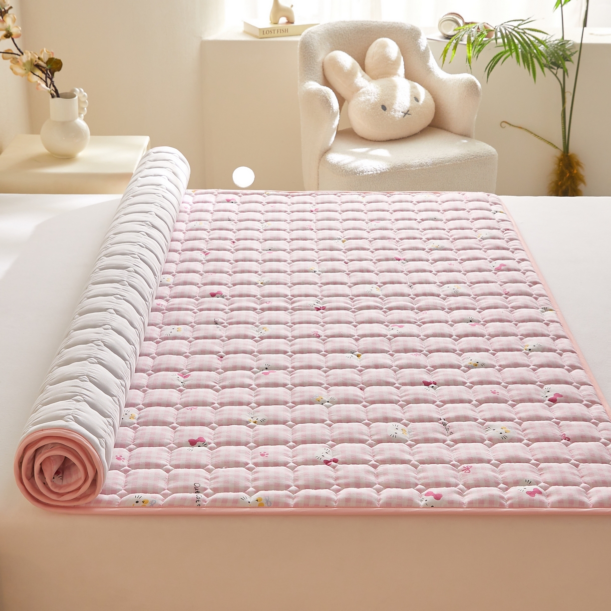 91家纺网 家纺一手货源 找家纺 小桃姐家纺 2026新款四季夹棉防水床护垫 隔脏床垫姨妈垫儿童隔尿垫夹棉枕套 格纹kitty