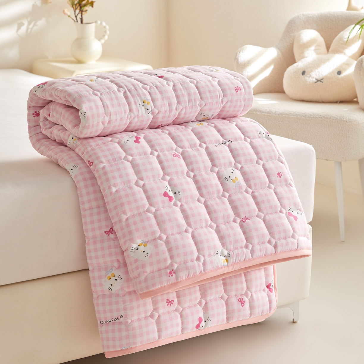 91家纺网 家纺一手货源 找家纺 小桃姐家纺 2026新款四季夹棉防水床护垫 隔脏床垫姨妈垫儿童隔尿垫夹棉枕套 格纹kitty