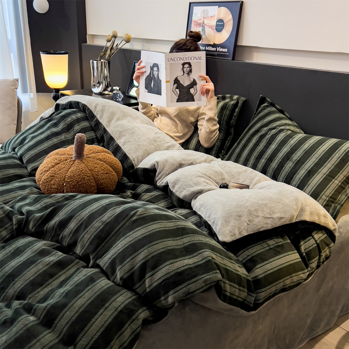 91家纺网 家纺一手货源 找家纺 布凡家居 2026新款A类中古风牛奶绒四件套 绒套件-墨绿竖影