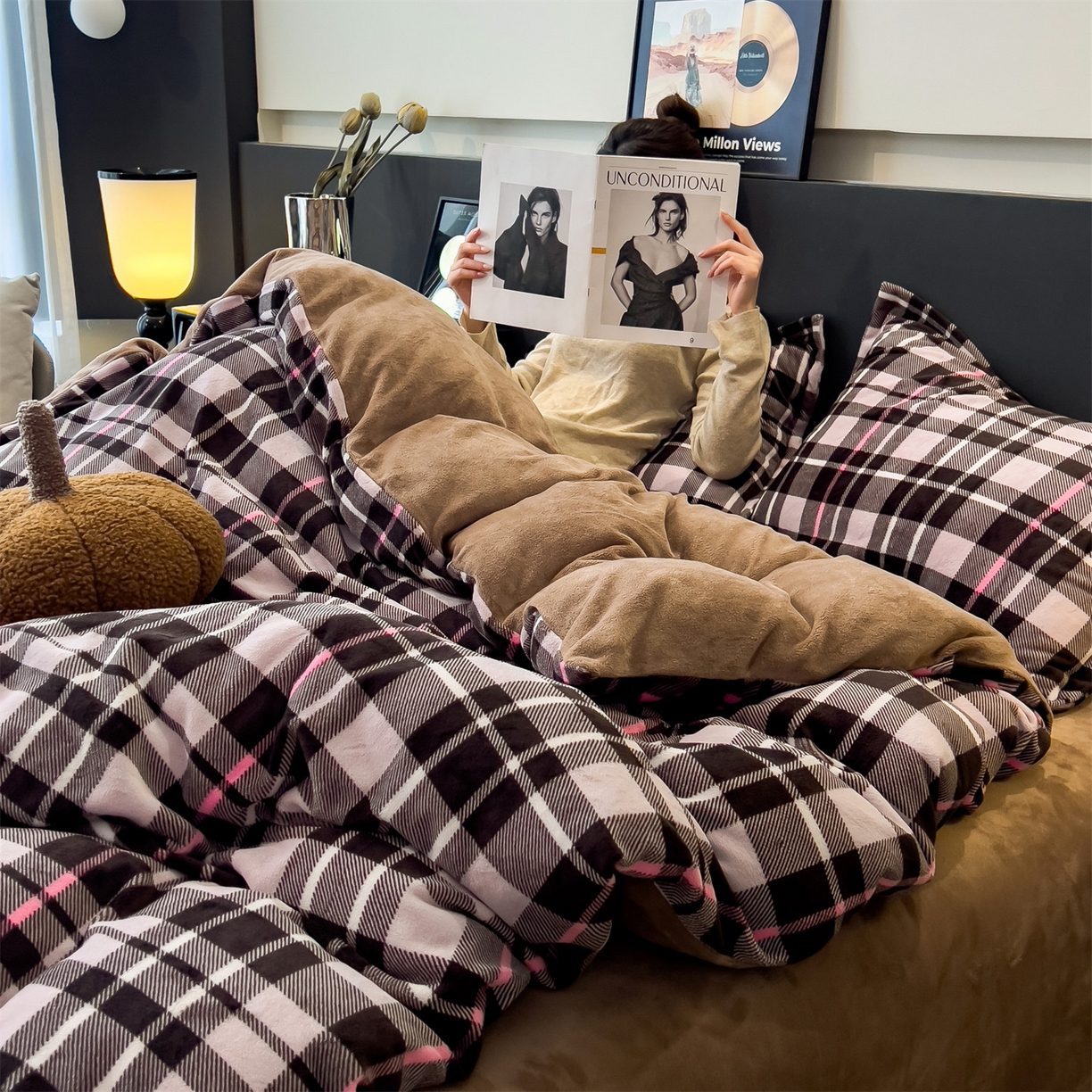 布凡家居 2026新款A类中古风牛奶绒四件套 绒套件-棕粉格语