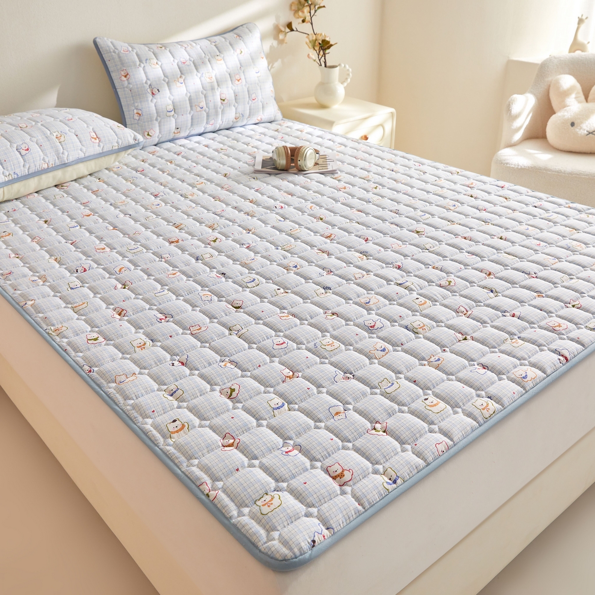 91家纺网 家纺一手货源 找家纺 小桃姐家纺 2026新款四季夹棉防水床护垫 隔脏床垫姨妈垫儿童隔尿垫夹棉枕套 格纹小狗