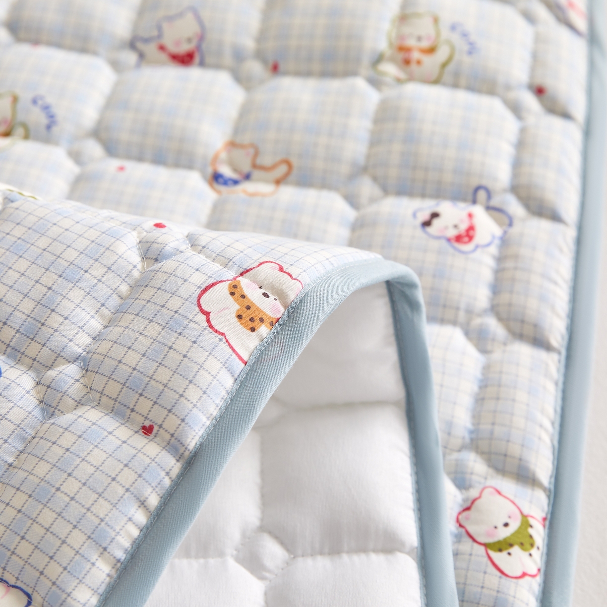 91家纺网 家纺一手货源 找家纺 小桃姐家纺 2026新款四季夹棉防水床护垫 隔脏床垫姨妈垫儿童隔尿垫夹棉枕套 格纹小狗