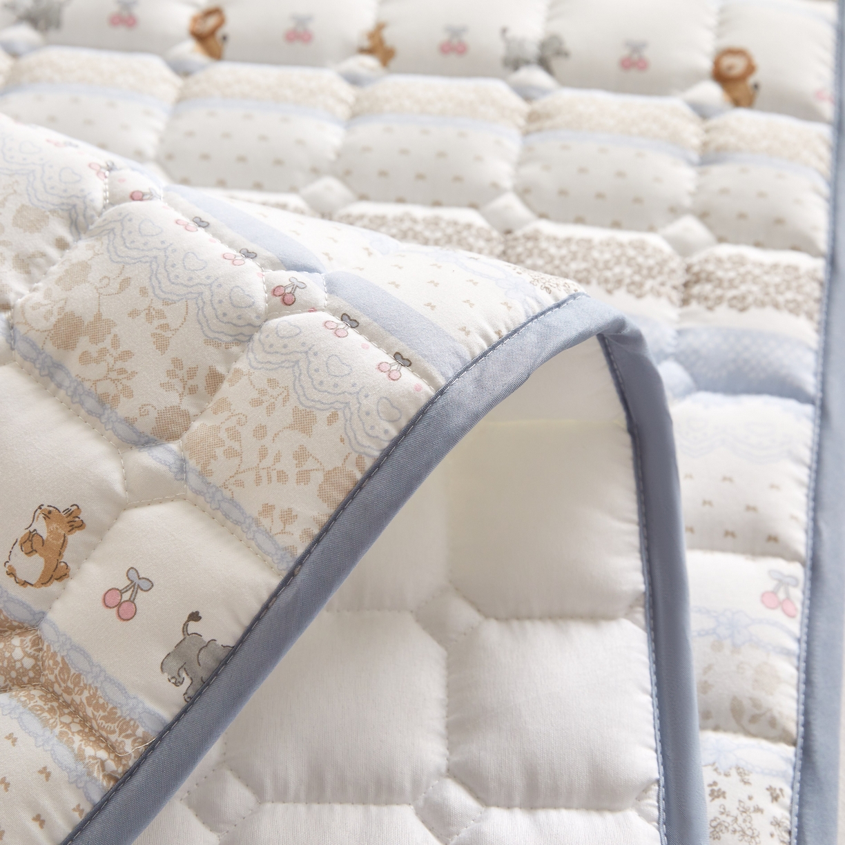 91家纺网 家纺一手货源 找家纺 小桃姐家纺 2026新款四季夹棉防水床护垫 隔脏床垫姨妈垫儿童隔尿垫夹棉枕套 海盐童话