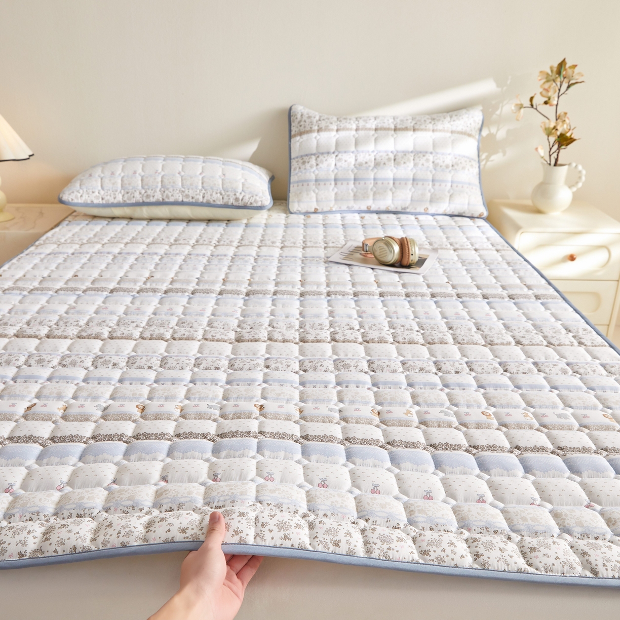 91家纺网 家纺一手货源 找家纺 小桃姐家纺 2026新款四季夹棉防水床护垫 隔脏床垫姨妈垫儿童隔尿垫夹棉枕套 海盐童话