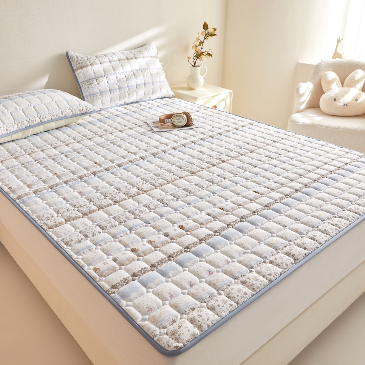 91家纺网 家纺一手货源 找家纺 小桃姐家纺 2026新款四季夹棉防水床护垫 隔脏床垫姨妈垫儿童隔尿垫夹棉枕套 海盐童话