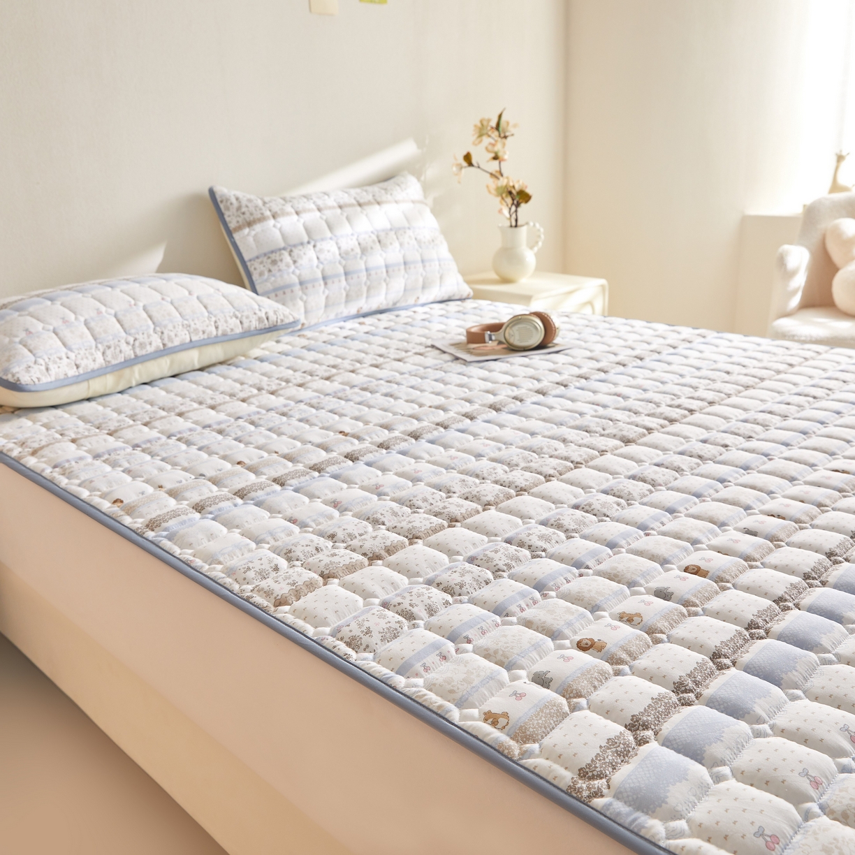 91家纺网 家纺一手货源 找家纺 小桃姐家纺 2026新款四季夹棉防水床护垫 隔脏床垫姨妈垫儿童隔尿垫夹棉枕套 海盐童话