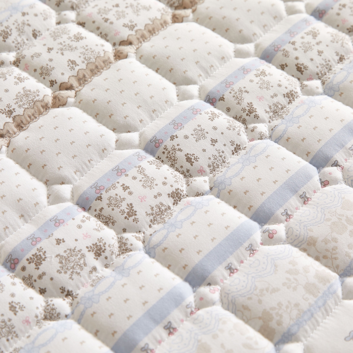 91家纺网 家纺一手货源 找家纺 小桃姐家纺 2026新款四季夹棉防水床护垫 隔脏床垫姨妈垫儿童隔尿垫夹棉枕套 海盐童话