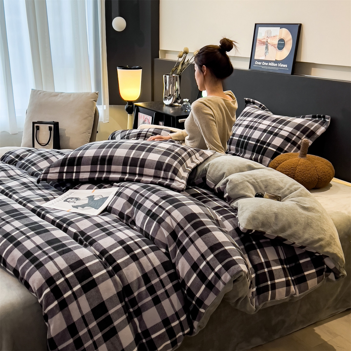 91家纺网 家纺一手货源 找家纺 布凡家居 2026新款A类中古风牛奶绒四件套 绒套件-黑白格纹