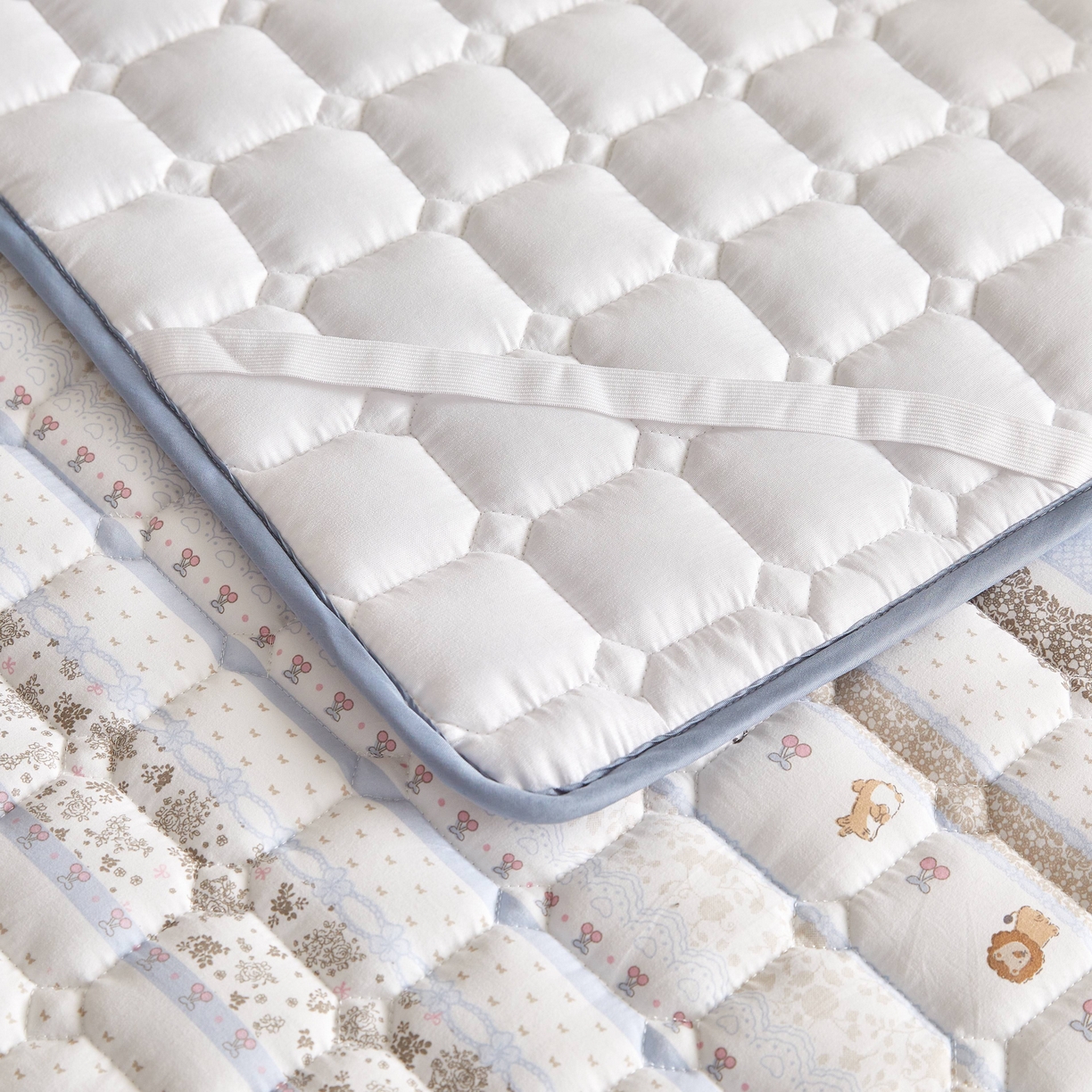 91家纺网 家纺一手货源 找家纺 小桃姐家纺 2026新款四季夹棉防水床护垫 隔脏床垫姨妈垫儿童隔尿垫夹棉枕套 海盐童话