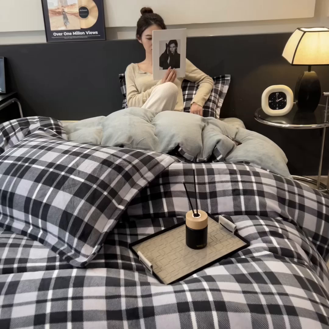 91家纺网 家纺一手货源 找家纺 布凡家居 2026新款A类中古风牛奶绒四件套 绒套件-黑白格纹