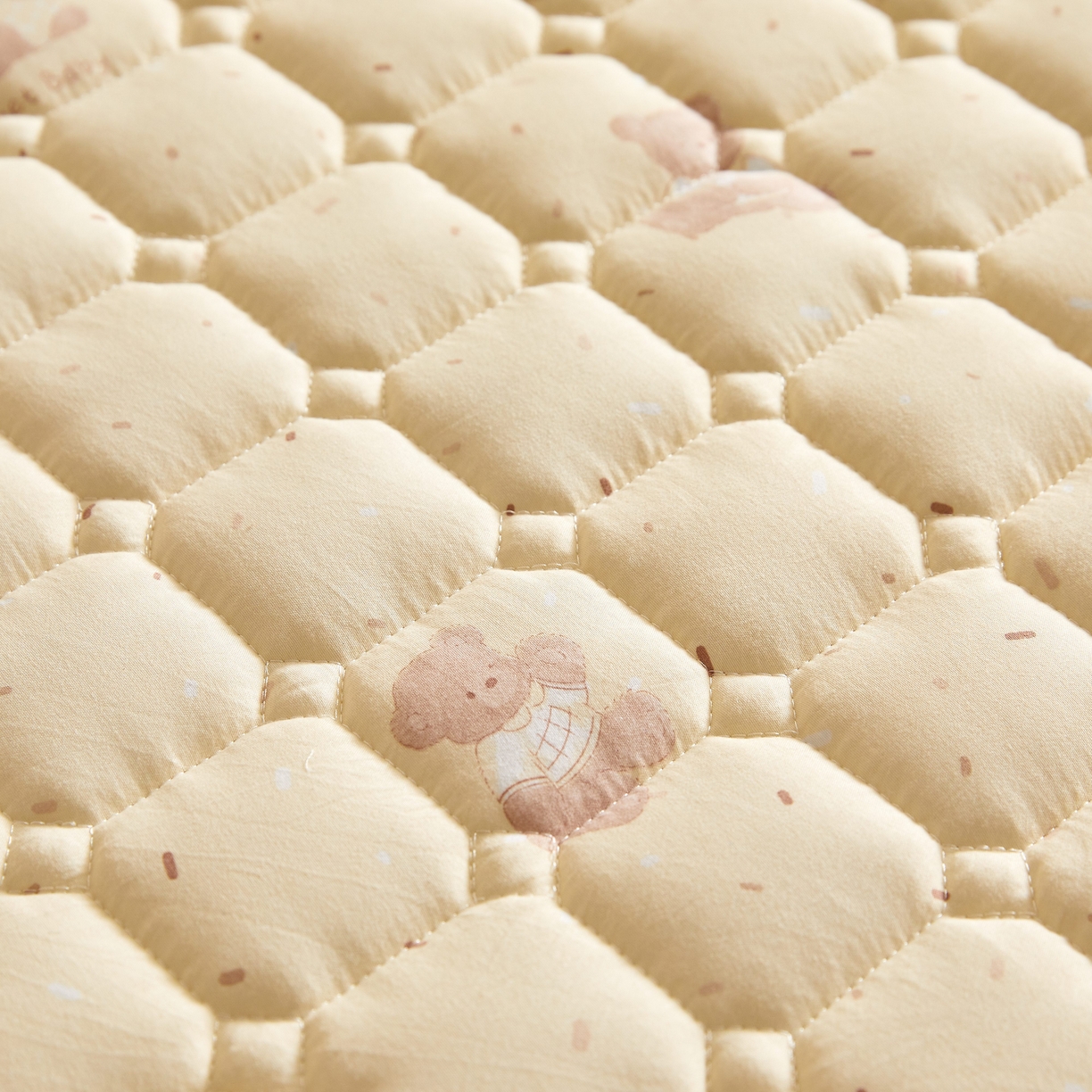 91家纺网 家纺一手货源 找家纺 小桃姐家纺 2026新款四季夹棉防水床护垫 隔脏床垫姨妈垫儿童隔尿垫夹棉枕套 黄油小熊