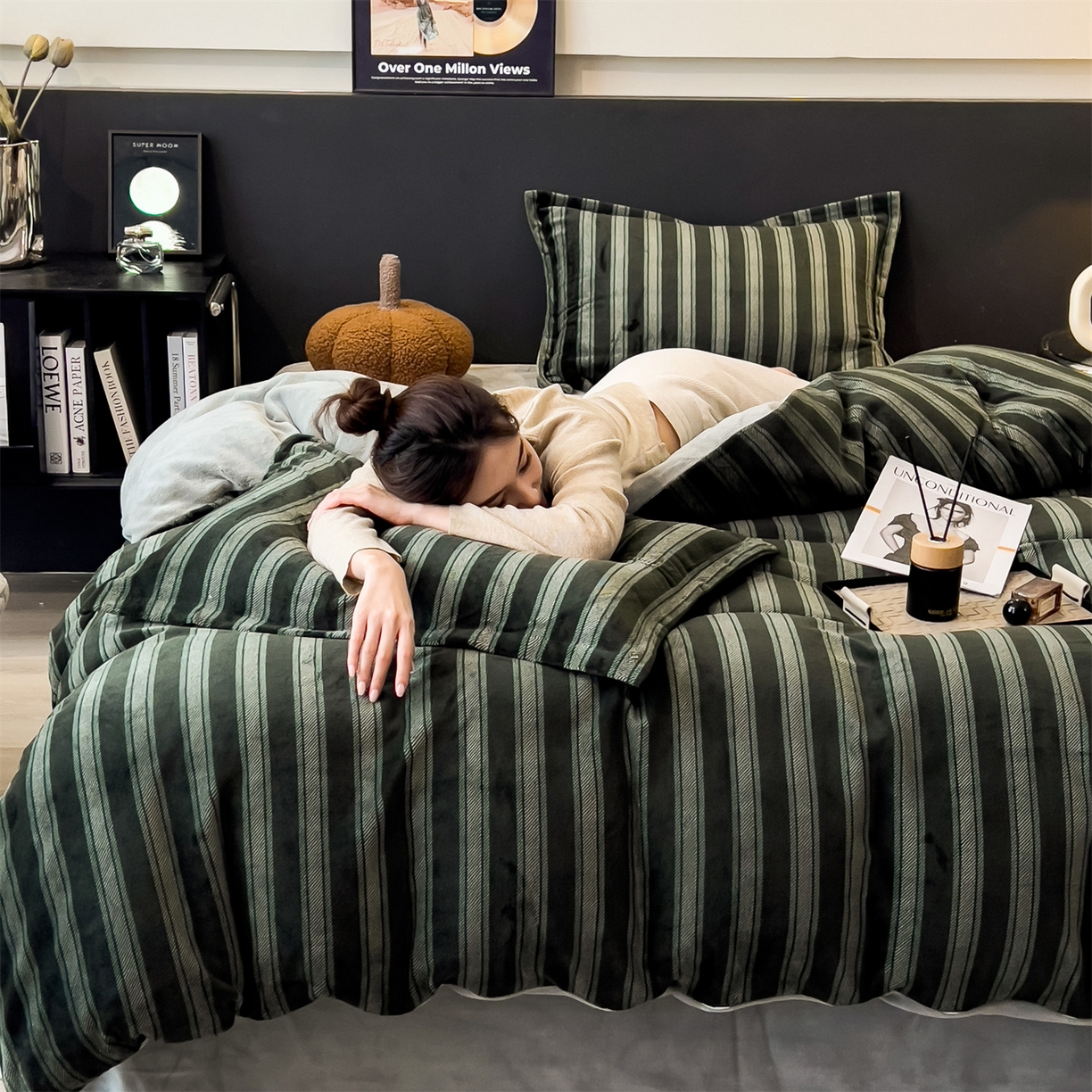 91家纺网 家纺一手货源 找家纺 布凡家居 2026新款A类中古风牛奶绒四件套 绒套件-墨绿竖影