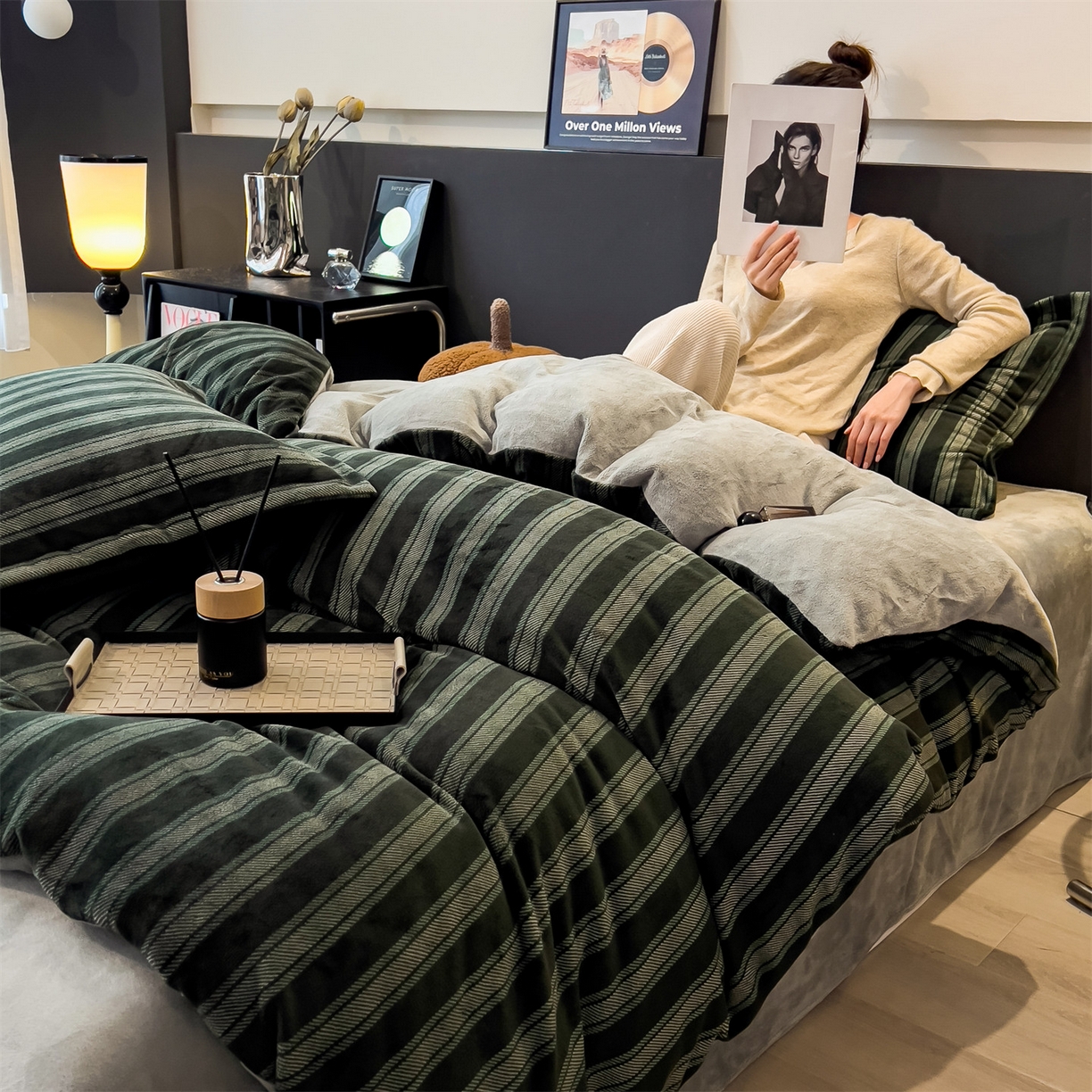 91家纺网 家纺一手货源 找家纺 布凡家居 2026新款A类中古风牛奶绒四件套 绒套件-墨绿竖影