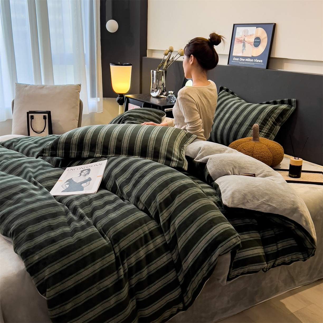 91家纺网 家纺一手货源 找家纺 布凡家居 2026新款A类中古风牛奶绒四件套 绒套件-墨绿竖影