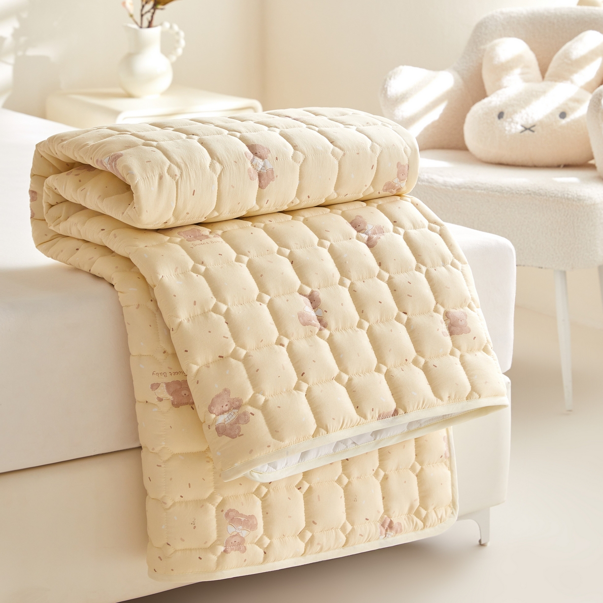 91家纺网 家纺一手货源 找家纺 小桃姐家纺 2026新款四季夹棉防水床护垫 隔脏床垫姨妈垫儿童隔尿垫夹棉枕套 黄油小熊